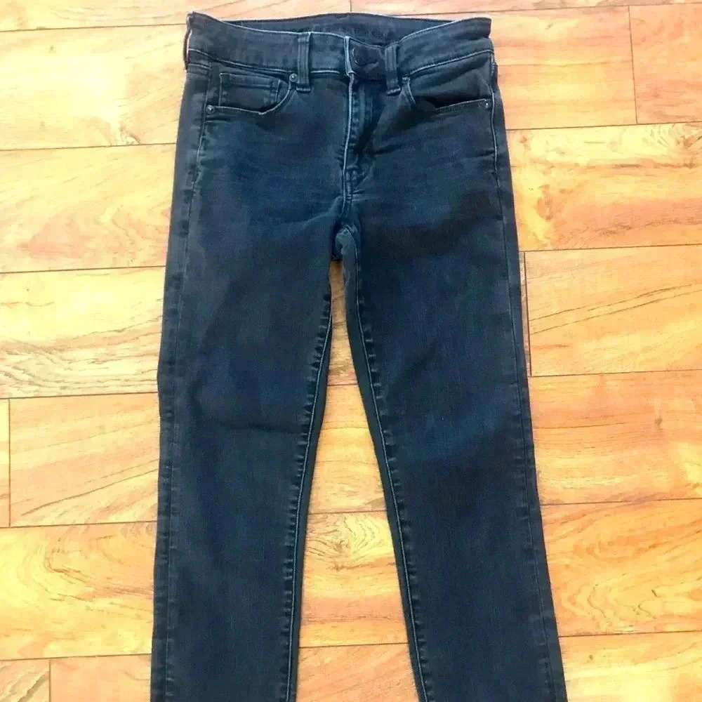 AEO Black Gidget Frey Short Jeans